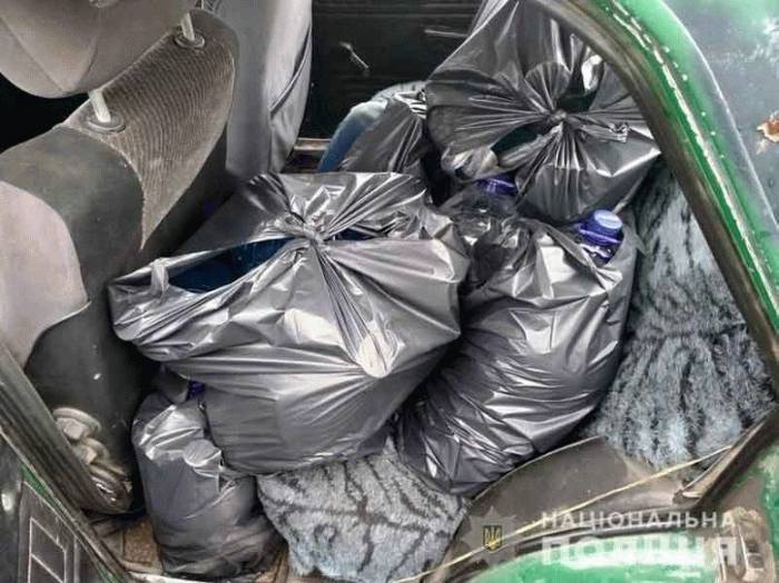 Поліцейські вилучили у ковельчанина понад 100 літрів спирту. Фото