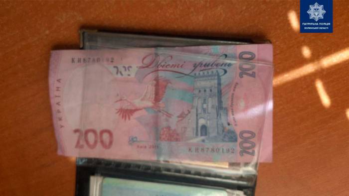 Двом водіям загрожує кримінал за пропозицію хабара ковельським патрульним. Фото