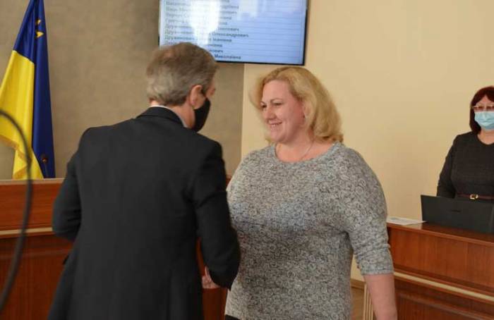 Працівниця Ковельської мерії врятувала з палаючого будинку літню людину