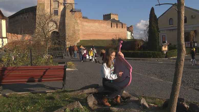 Ковельчанка перемогла у Міжнародному конкурсі юних бандуристів. Відео