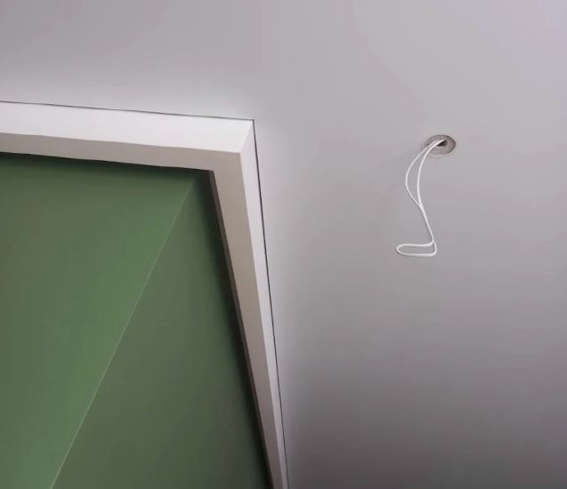 Белый матовый натяжной потолок в Одессе с установкой