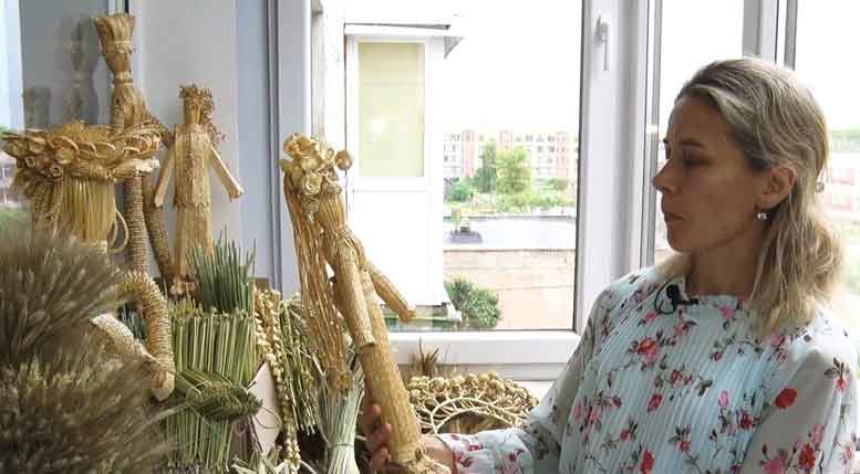 Ковельчанка створює найрізноманітніші вироби із соломи. Відео