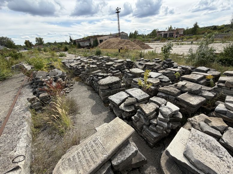 єврейських надгробків перевезли на нове місце