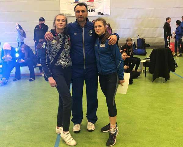 представниці Ковельської ДЮСШ управління освіти Ольга Падошик та Анастасія Лебедєва