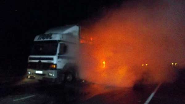 У Ковелі палала фура з торфобрикетом