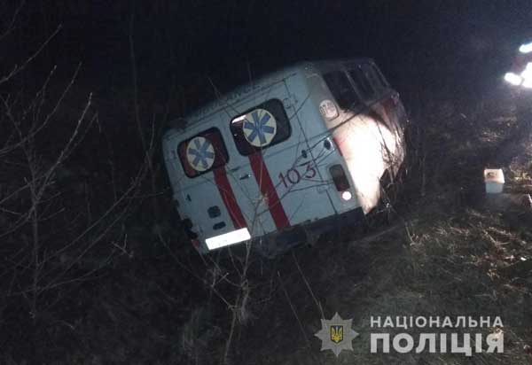 У Ковельському районі "швидка" злетіла в кювет