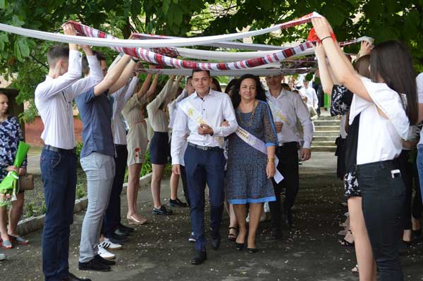 У ковельських школах пролунав Останній дзвоник