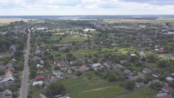 Селище Голоби Ковельського району з висоти прашиного польоту. Відео