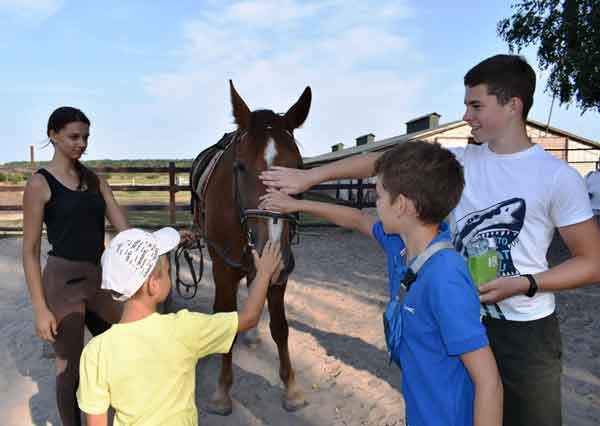 Для юних ковельчан організували прогулянку на конях